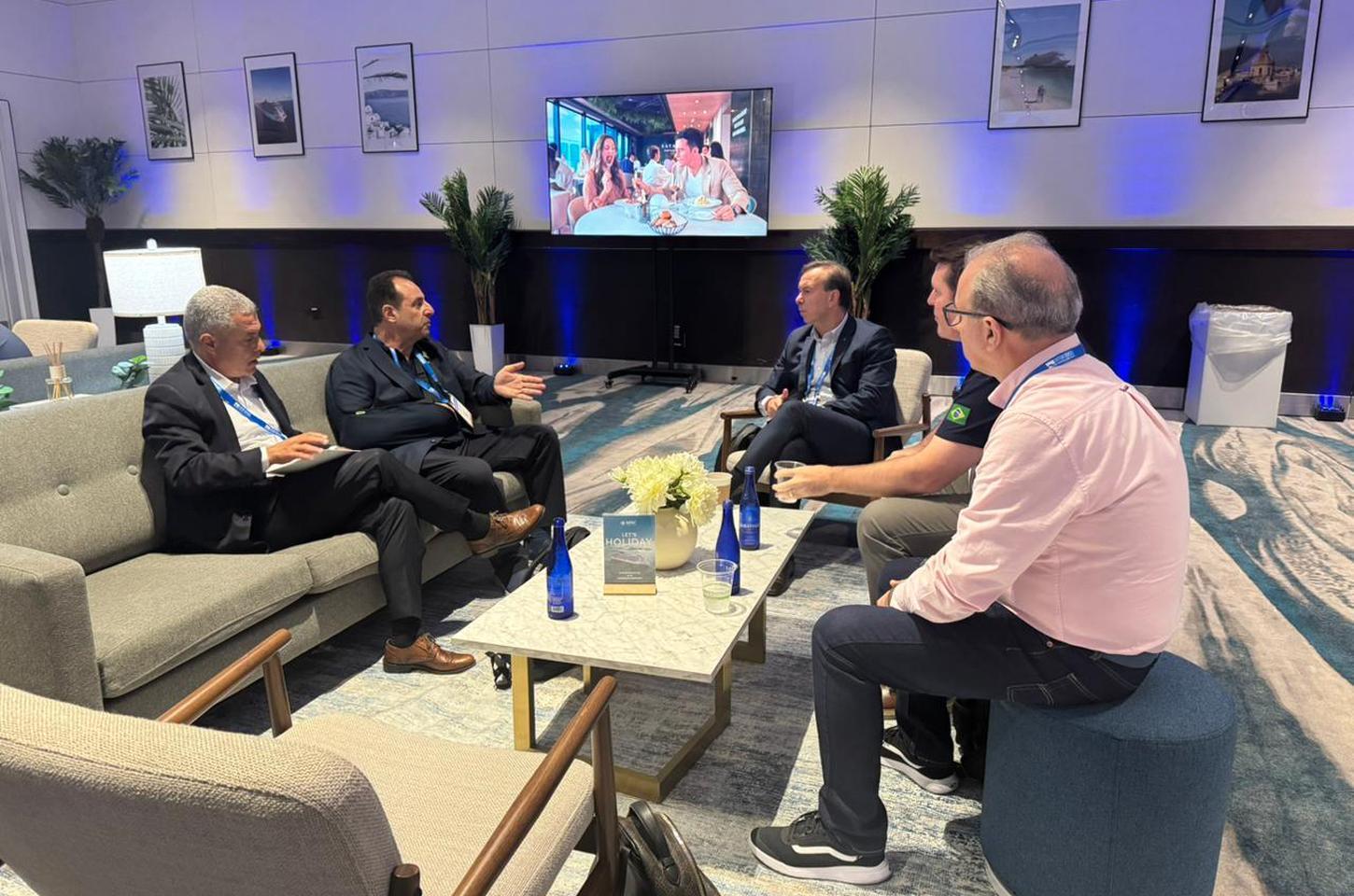 Paraná busca novos negócios no turismo de cruzeiros em evento mundial