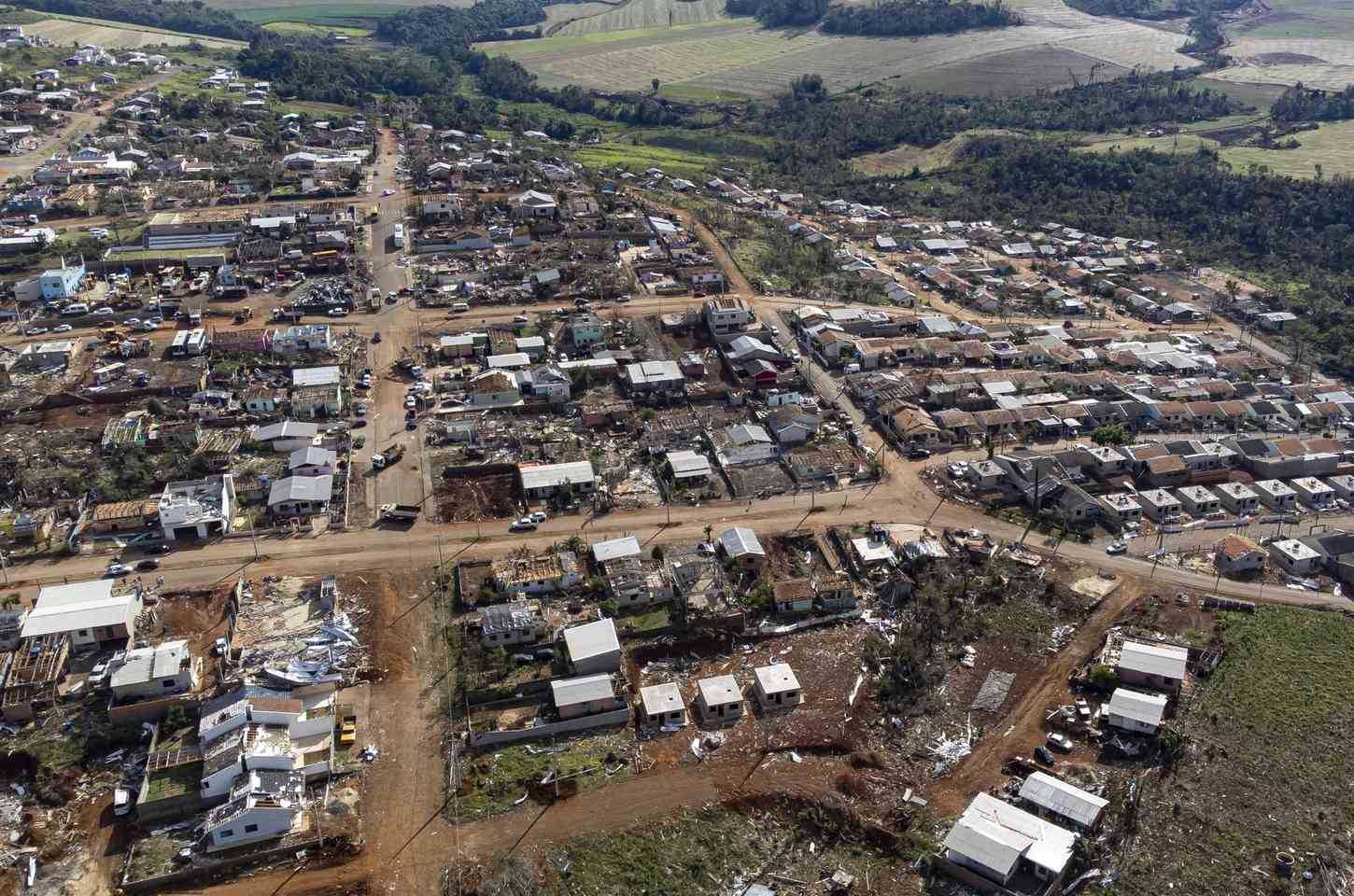 Paraná define auxílio de R$ 50 mil para reconstrução após tornado
