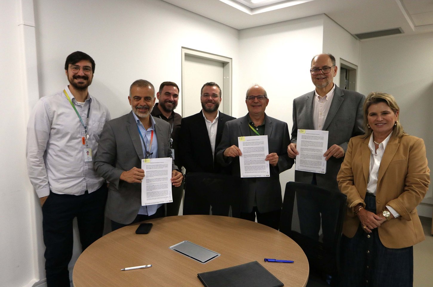 Paraná e CNPEM firmam parceria para inteligência artificial e materiais sustentáveis