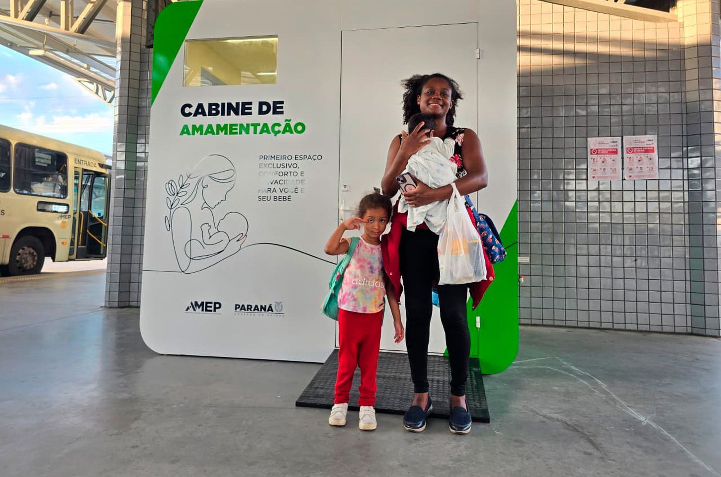 Paraná instala cabine de amamentação pioneira em terminal metropolitano