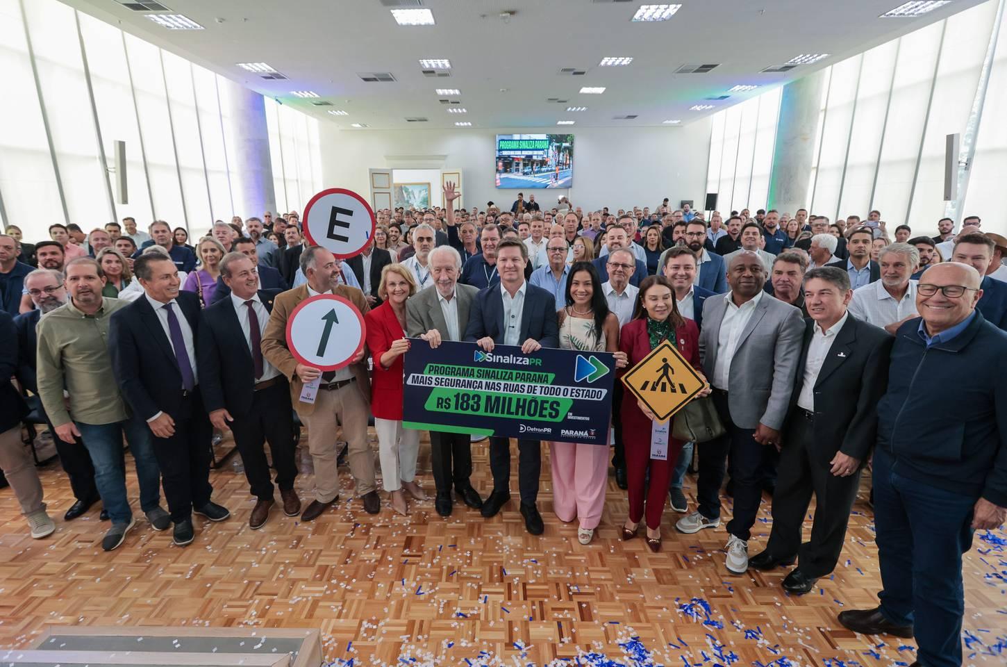 Paraná investe R$ 183 milhões em sinalização viária para todos os municípios