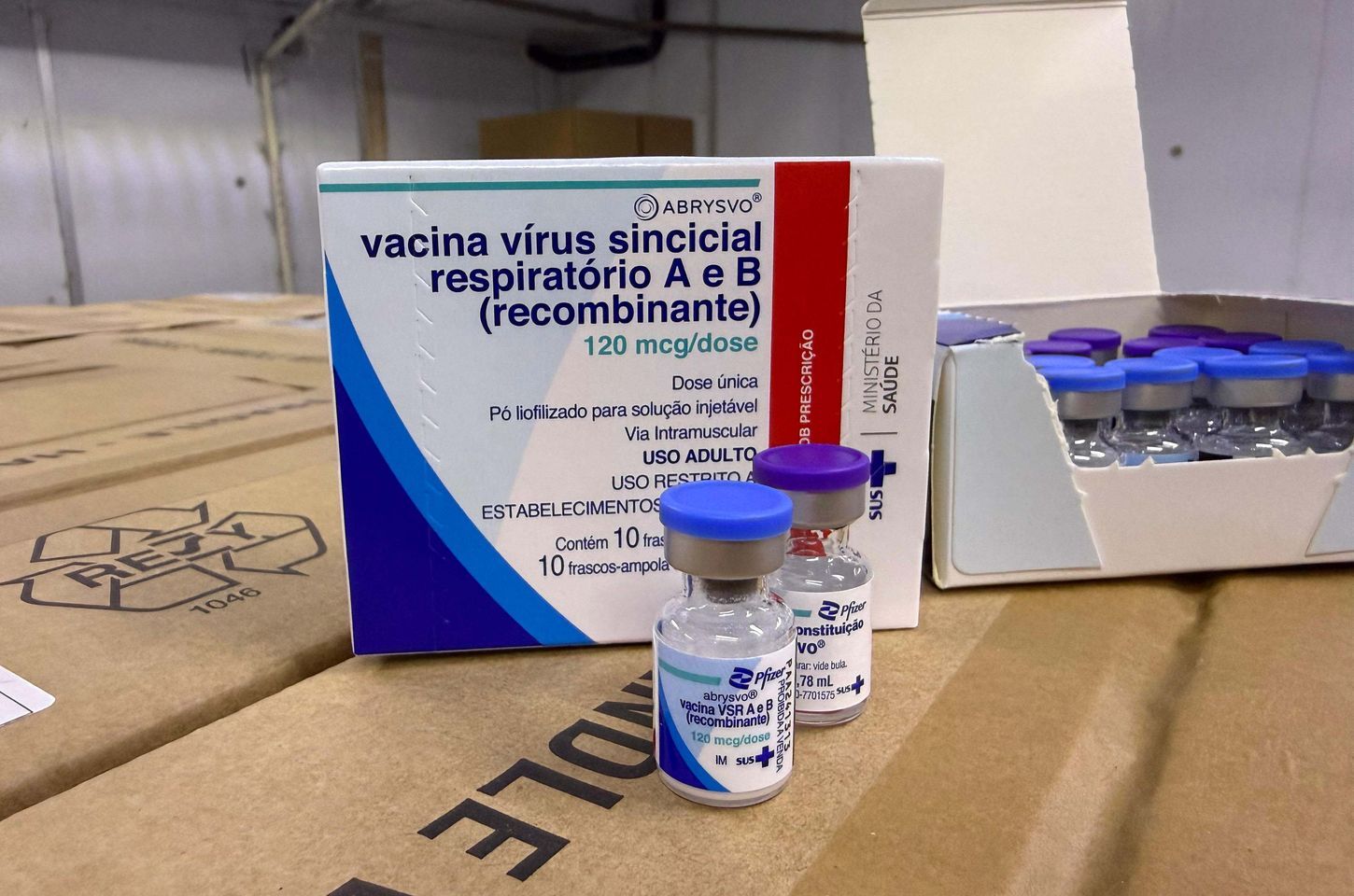 Paraná recebe primeiras vacinas contra VSR para gestantes pelo SUS