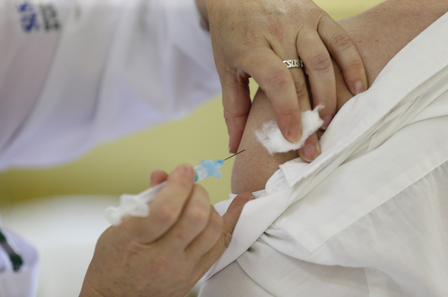 Paraná reforça alerta para vacinação contra febre amarela antes das viagens de fim de ano