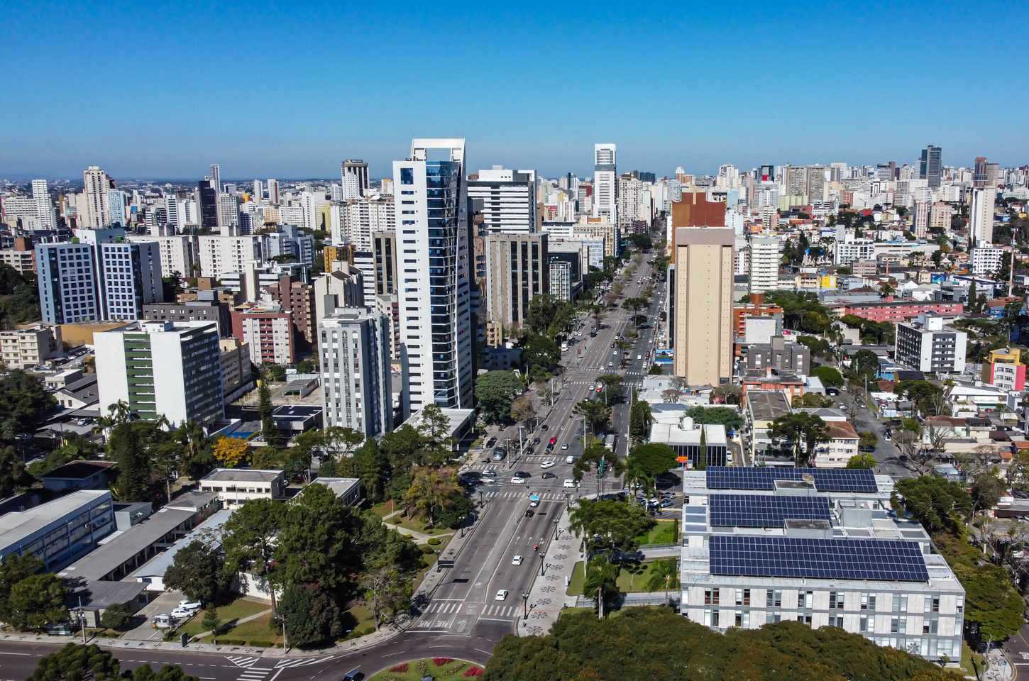 Paraná se destaca com oito cidades entre as 100 maiores economias do país