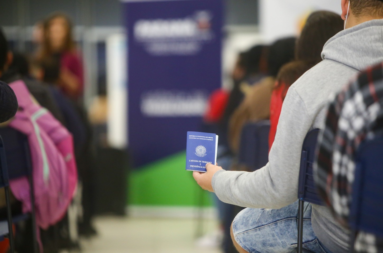 Paraná tem mais de 21 mil vagas de emprego com carteira assinada