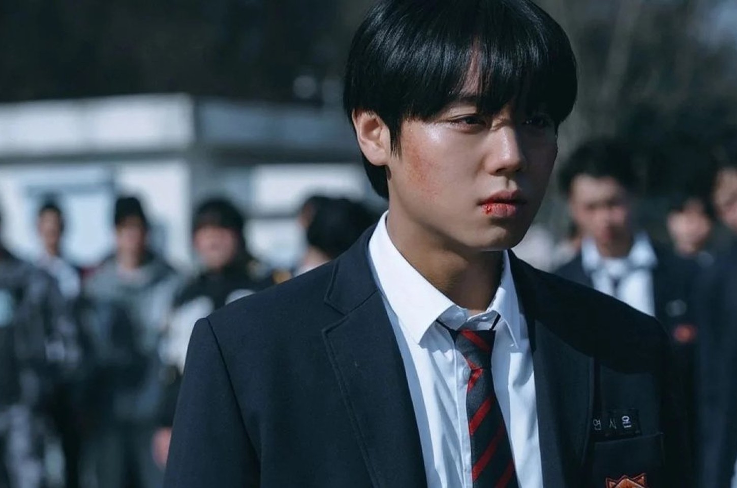 Park Ji Hoon anuncia retorno musical após três anos
