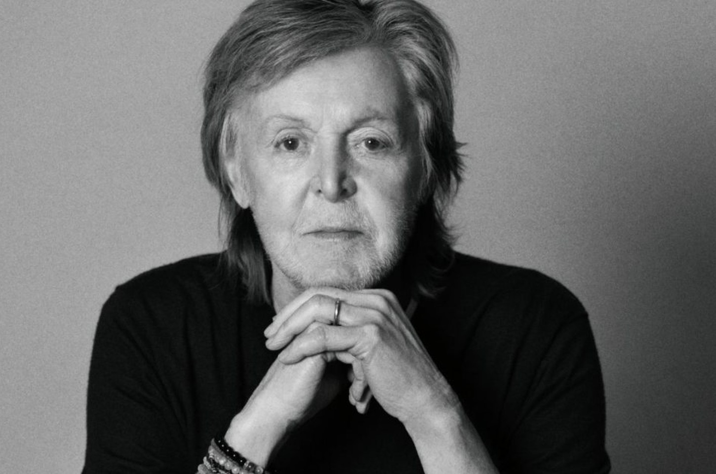 Paul McCartney lança álbum solo introspectivo sobre suas origens em Liverpool
