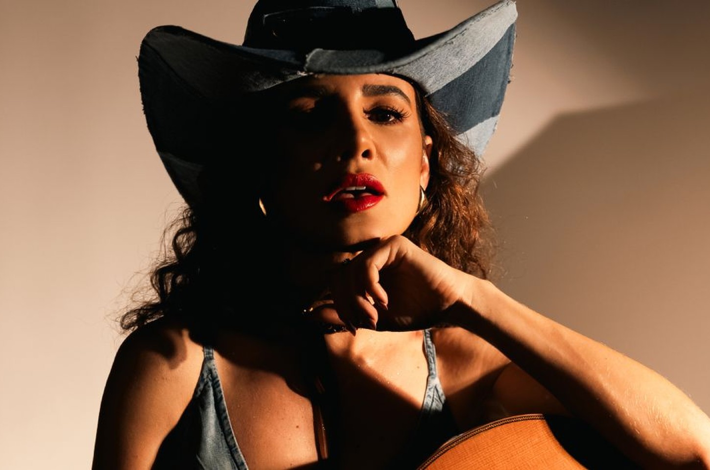 Paula Fernandes lança EP 'SIMPLESmente EU' e revela nova fase da carreira