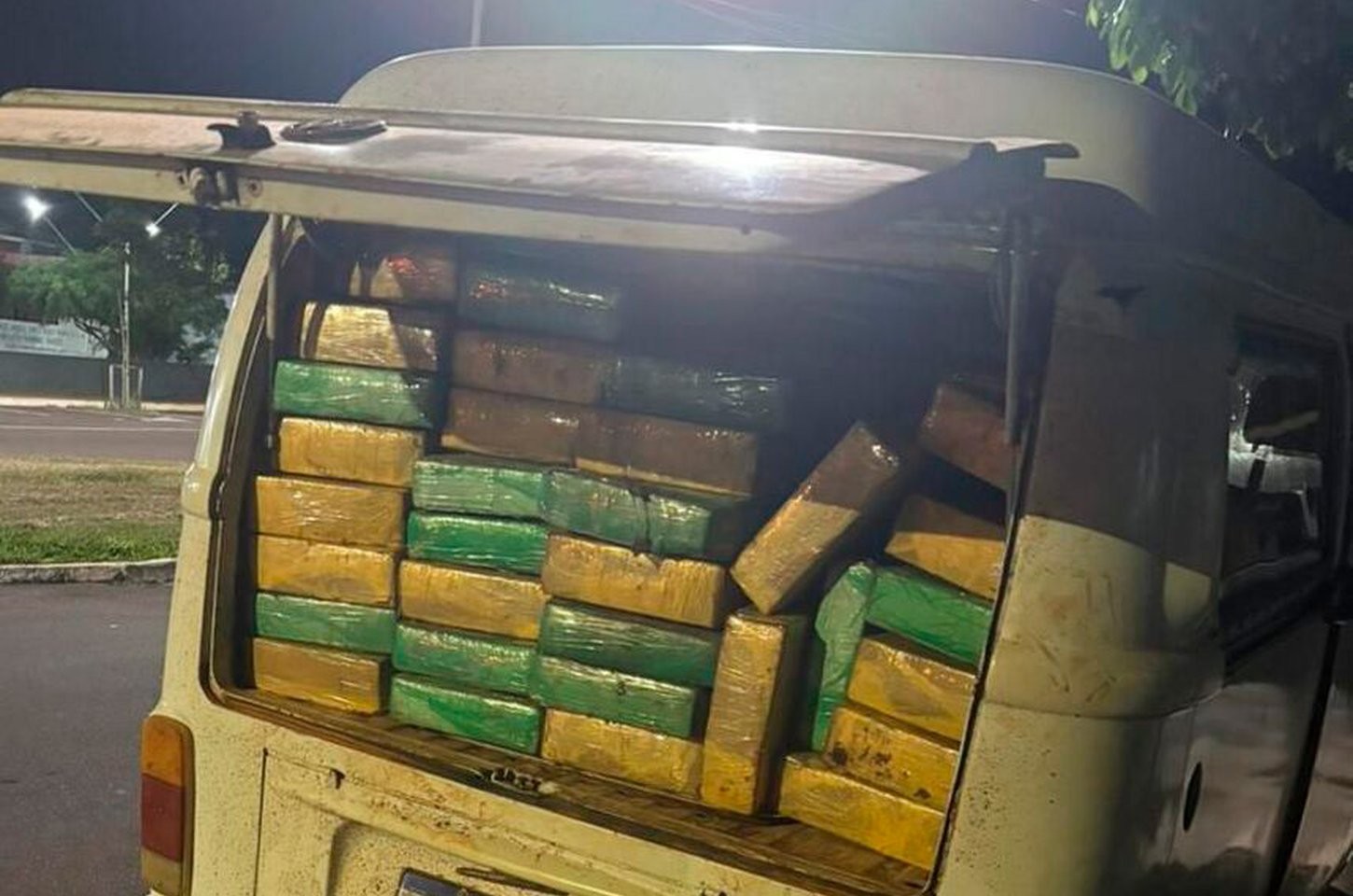 PCPR apreende 560 quilos de maconha em barco no Rio Paraná