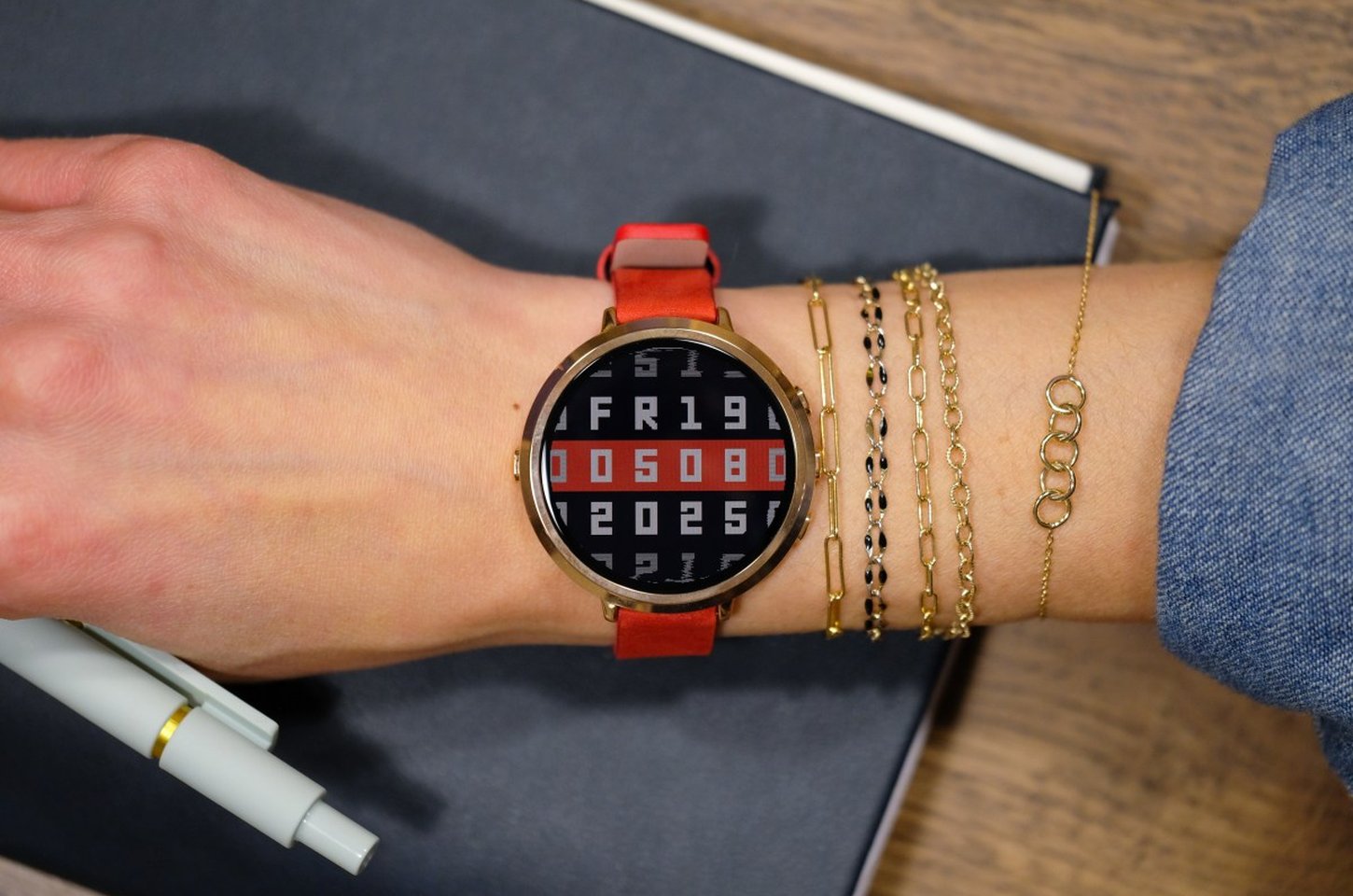 Pebble lança Round 2: smartwatch redondo e acessível com bateria de até 14 dias