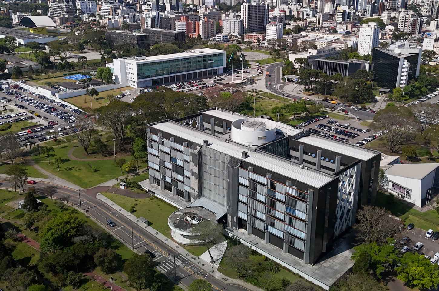 PEC centraliza gestão de recursos estaduais no Paraná