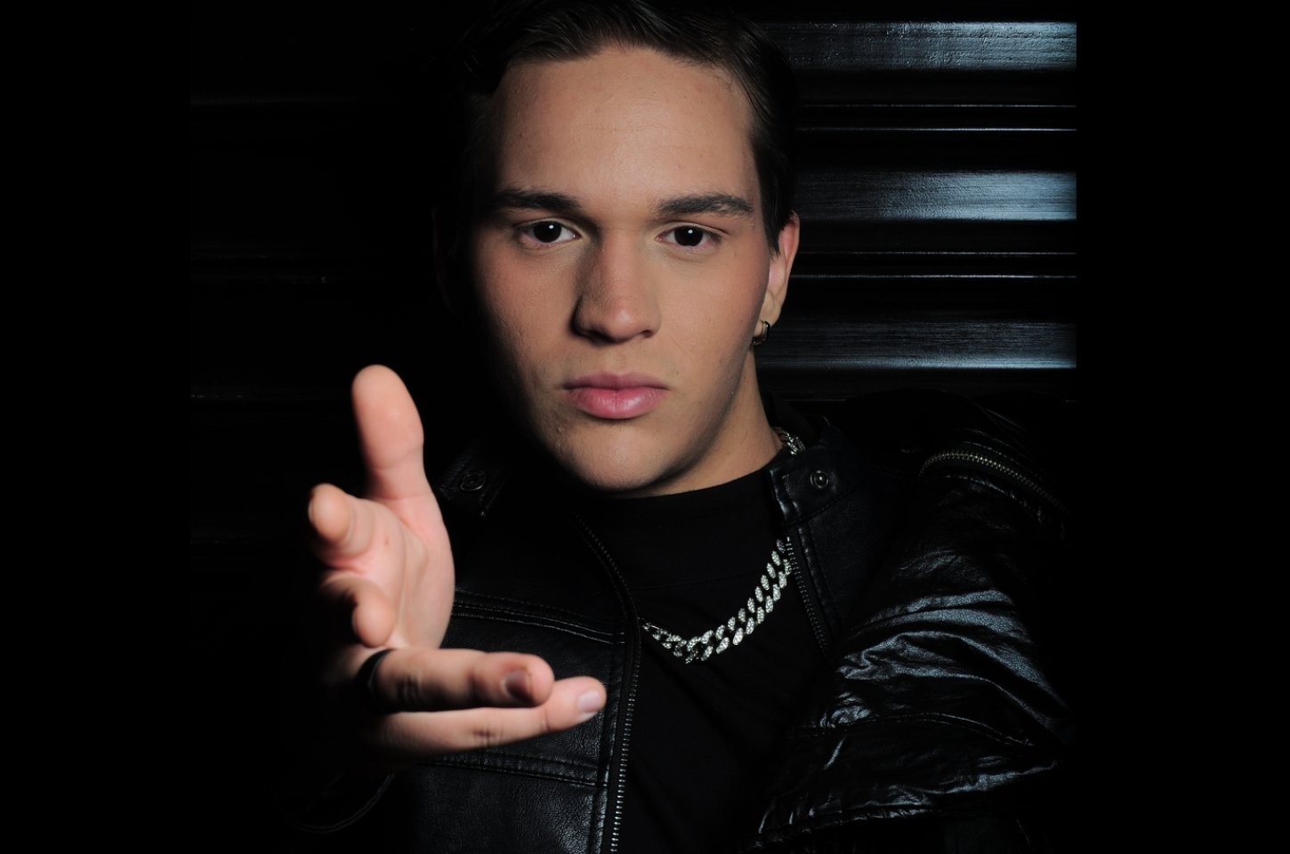 Pedro Vitor lança EP "Sabe" e consolida início de carreira no pop rock