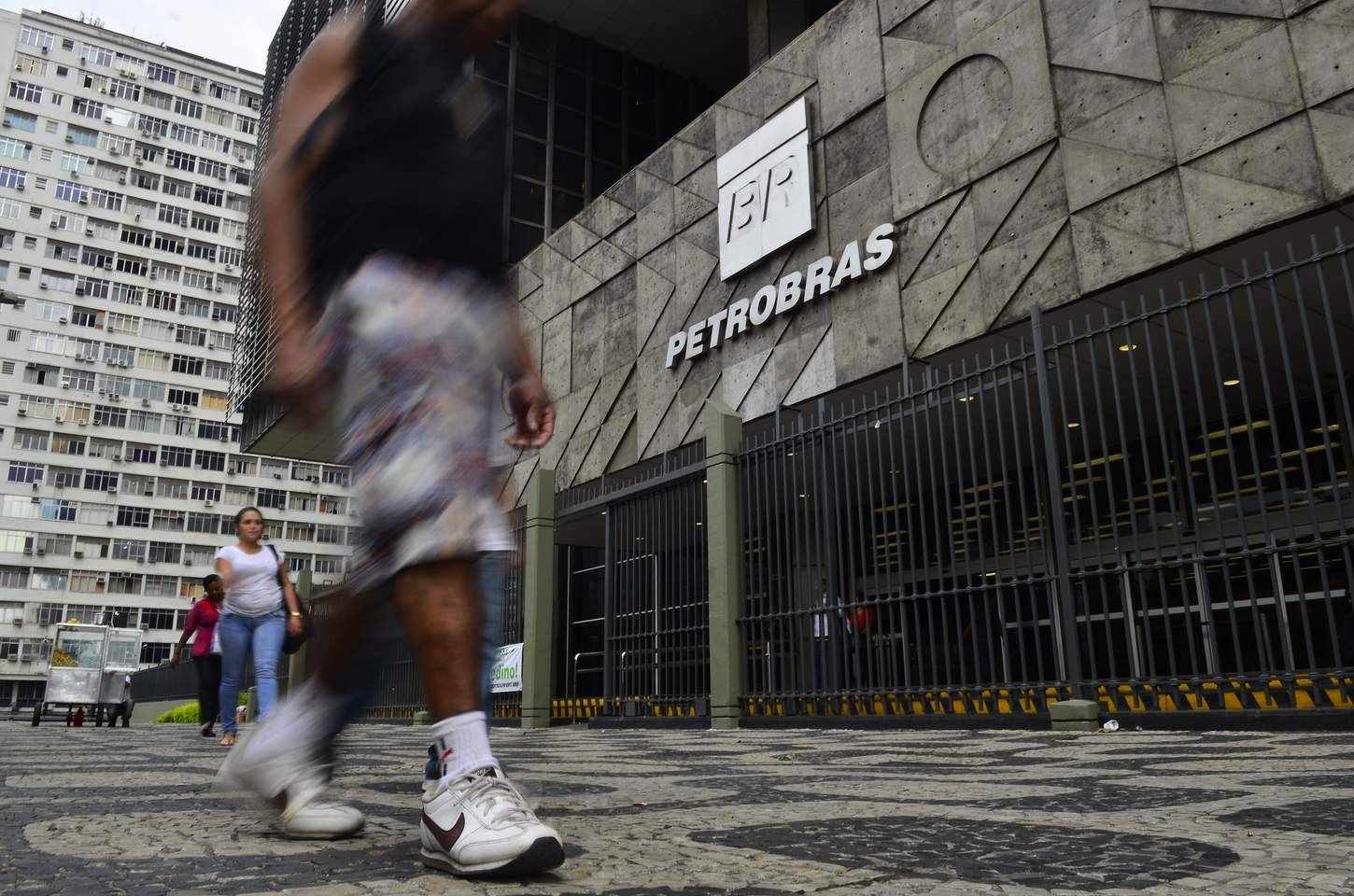 Petrobras anuncia alta de 55% no querosene de aviação
