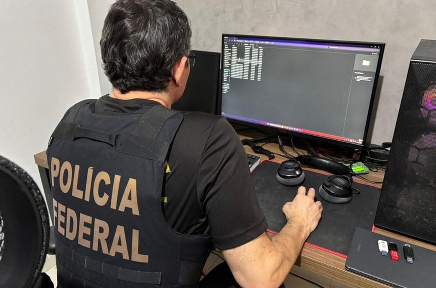 PF deflagra operação contra racismo em aplicativo de mensagens na Paraíba