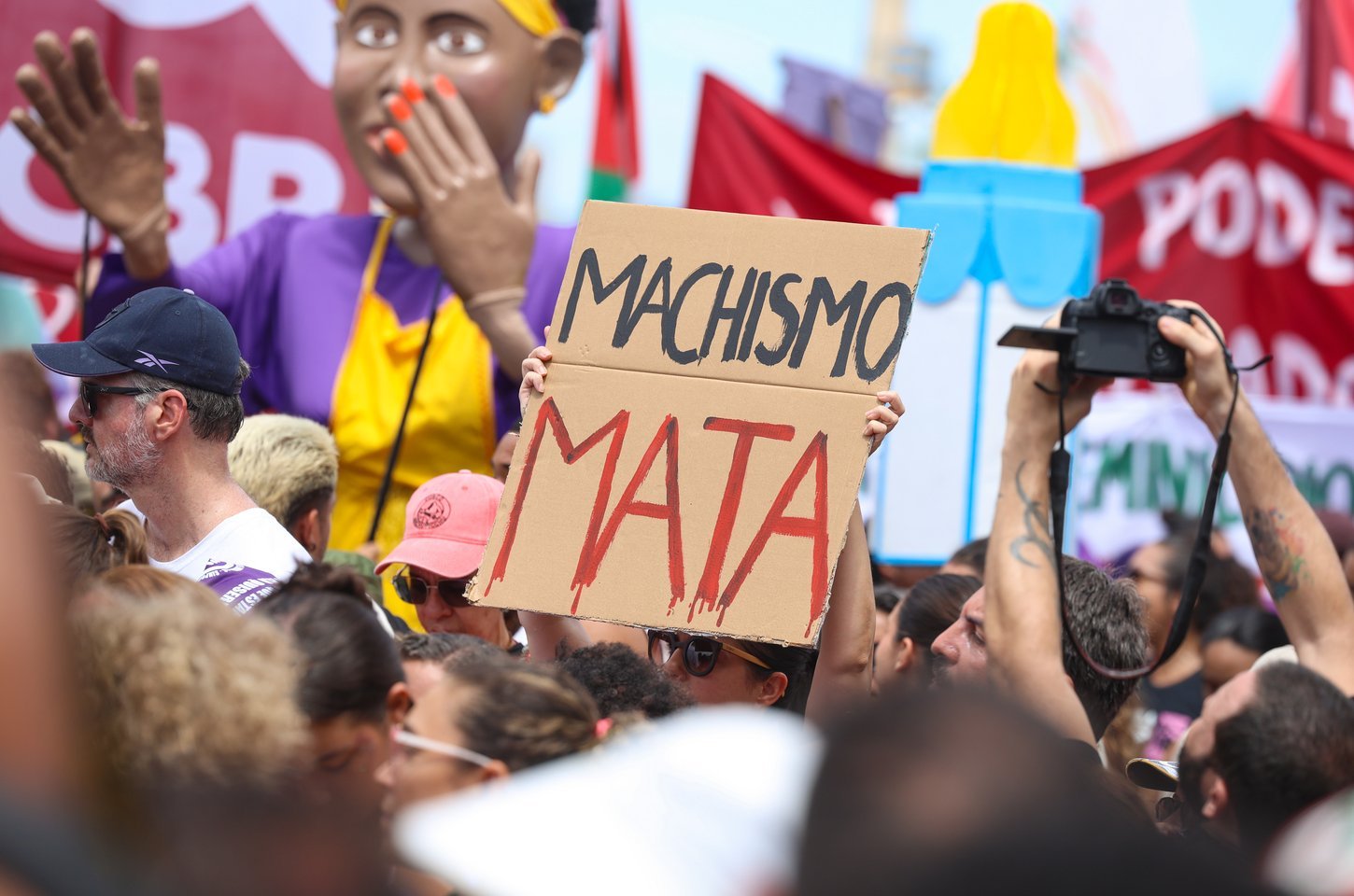 PF investiga vídeos no TikTok com apologia à violência contra mulheres