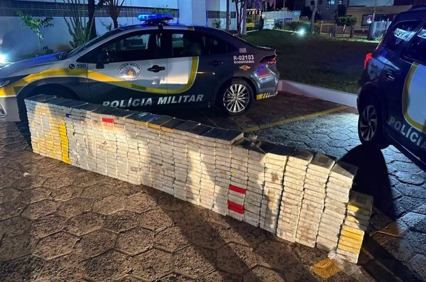 PM apreende R$ 10 milhões em cocaína escondida em extrato de tomate