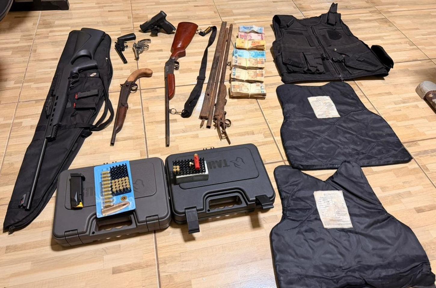 PMPR apreende arsenal e dinheiro após agressão em Mauá da Serra