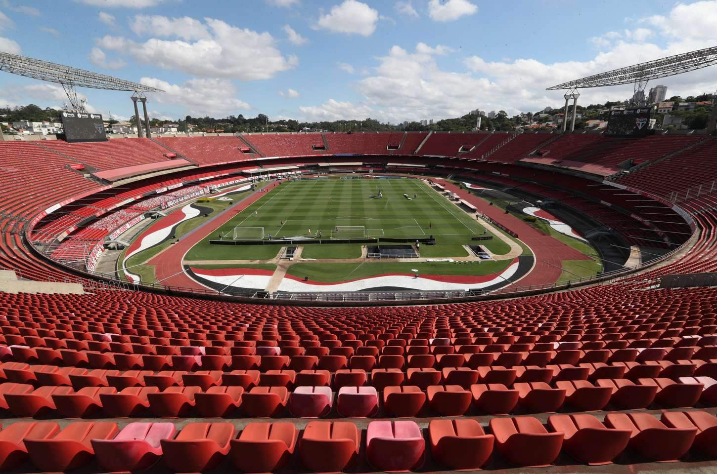 Polícia civil combate venda ilegal de camarotes no Morumbis