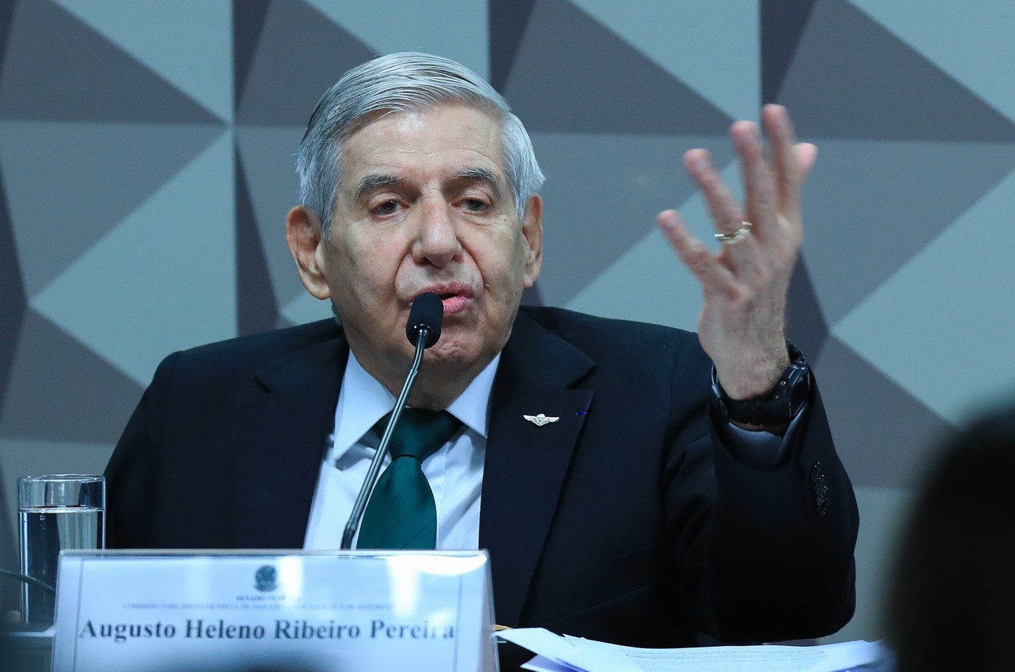 Polícia Federal pede mais prazo para perícia médica de Augusto Heleno