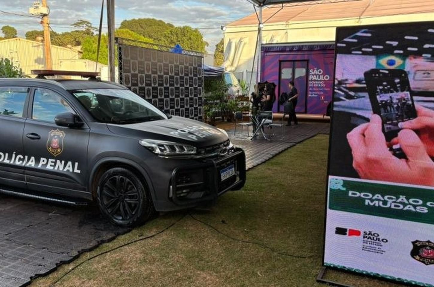 Polícia Penal distribui mudas na Agrishow para unir sustentabilidade e ressocialização