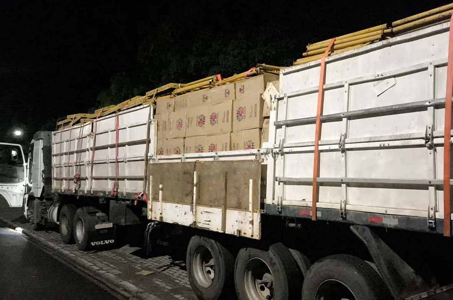 Policiais apreendem carga de cigarros contrabandeados no Paraná