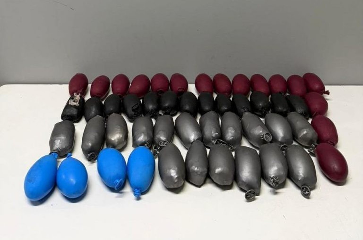 Policiais apreendem R$ 500 mil em drogas escondidas em tanque de moto