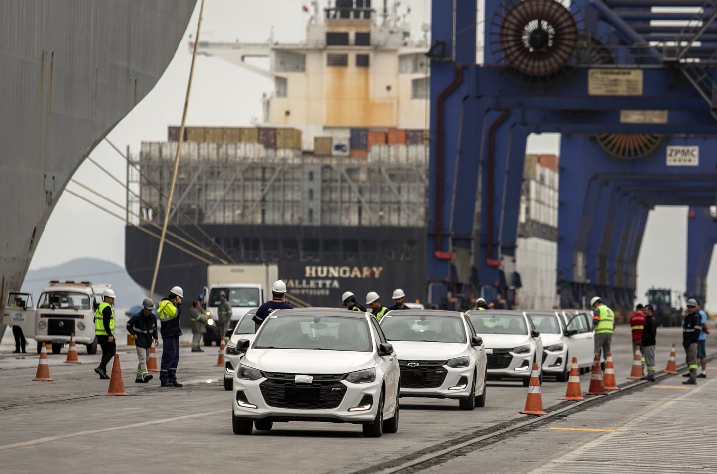 Porto de Paranaguá dobra movimentação de veículos em março e registra recorde