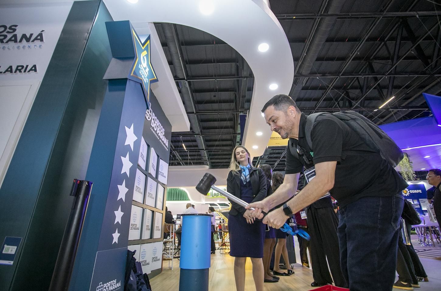 Portos do Paraná brilham na maior feira de logística da América Latina