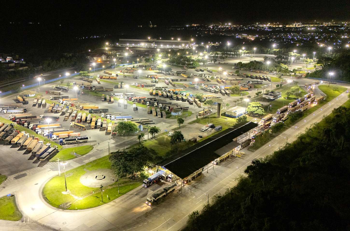 Portos do Paraná conclui nova iluminação do pátio de triagem com led e automação