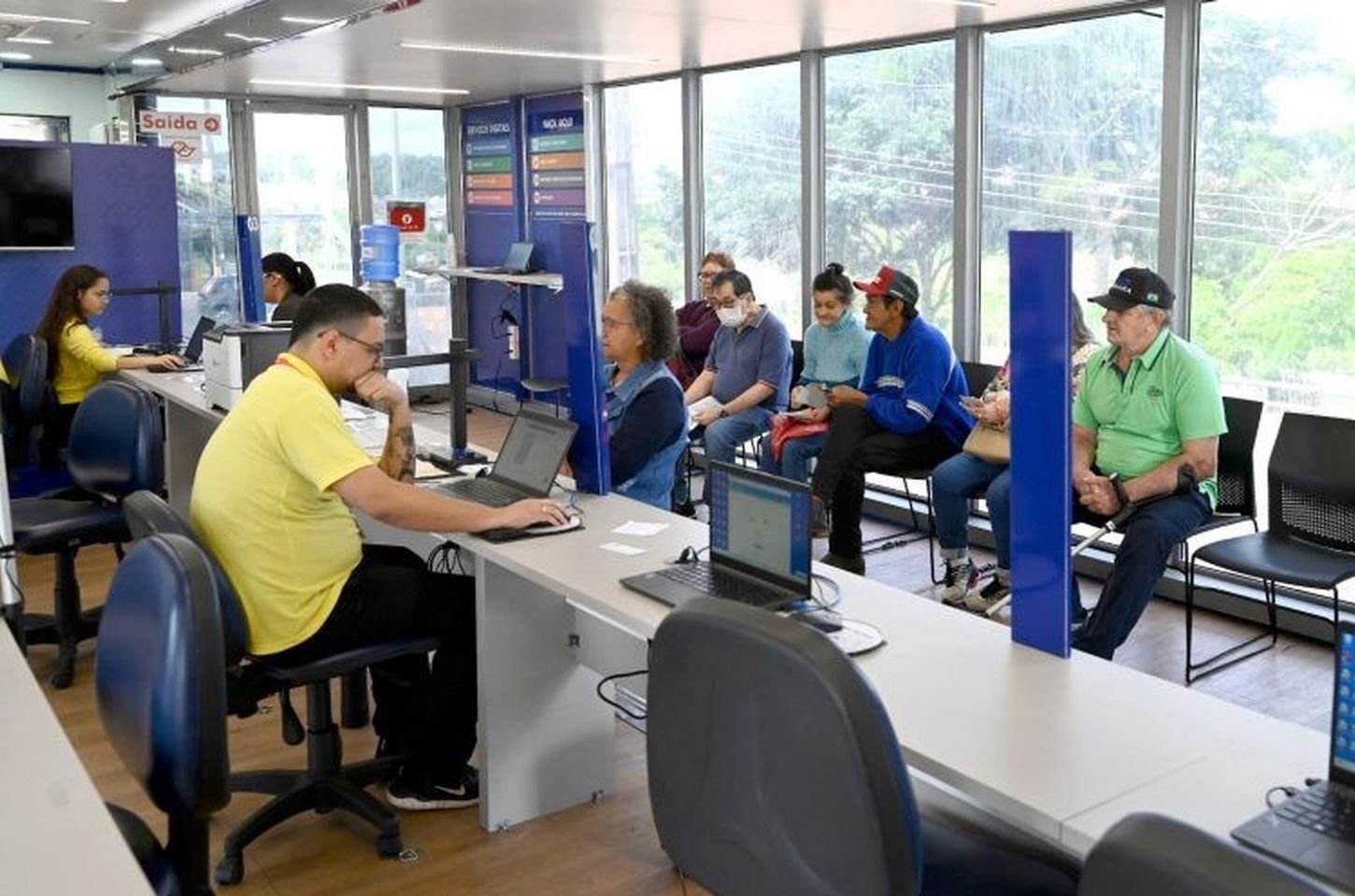 Poupatempo Móvel atende moradores do litoral sul após temporais