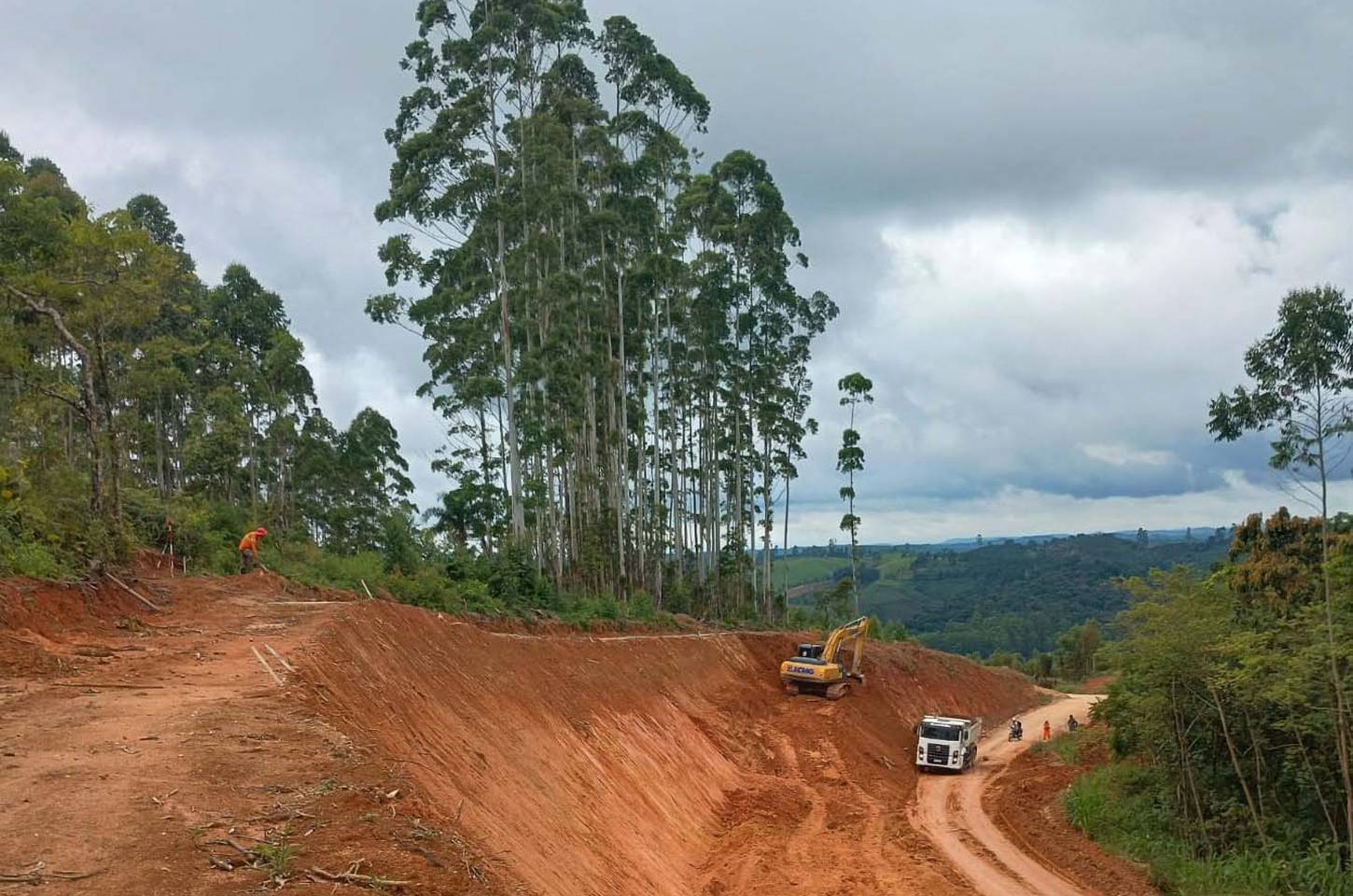 PR-092 é interditada em Doutor Ulysses por risco de deslizamento
