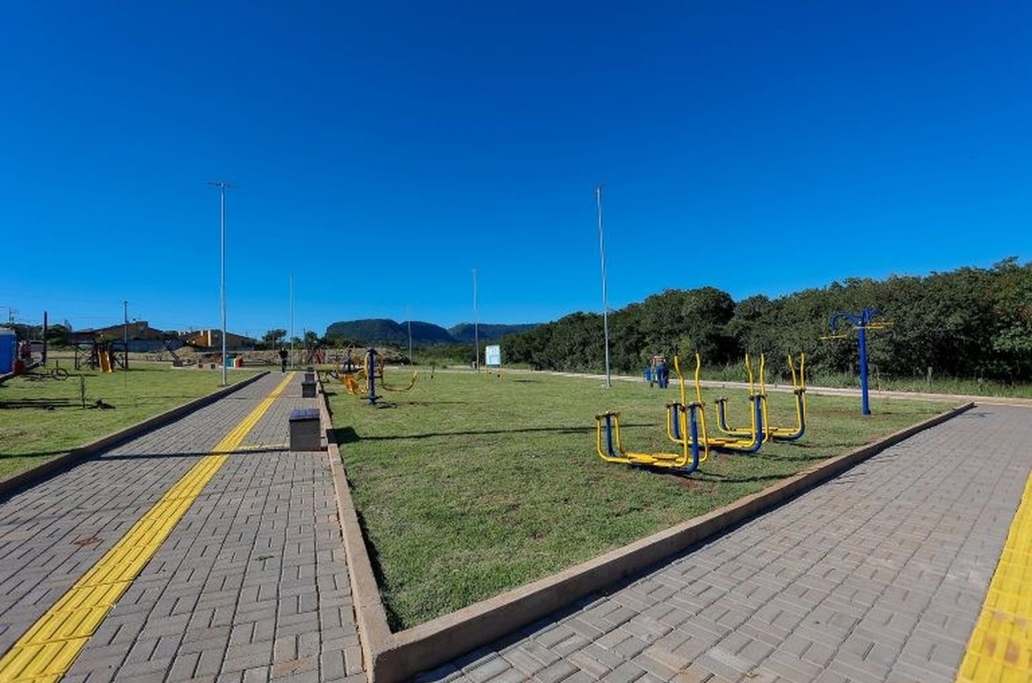 Praça sustentável transforma área abandonada em ponto de encontro em Santo Antônio da Alegria