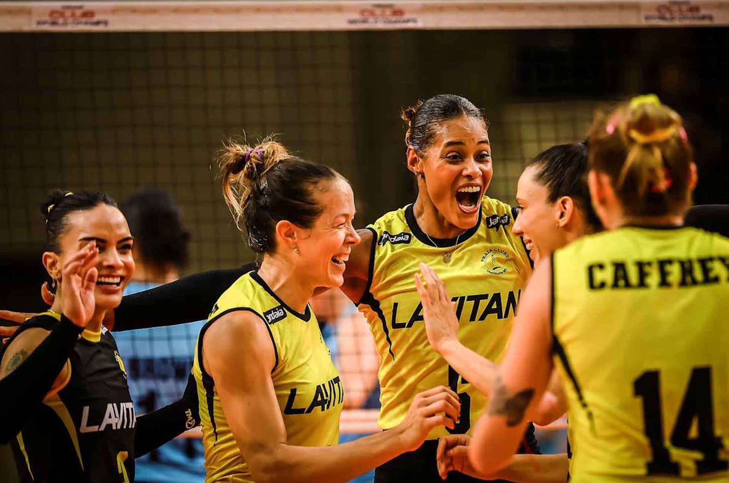 Praia Clube e Osasco disputam semifinais do Mundial de vôlei feminino