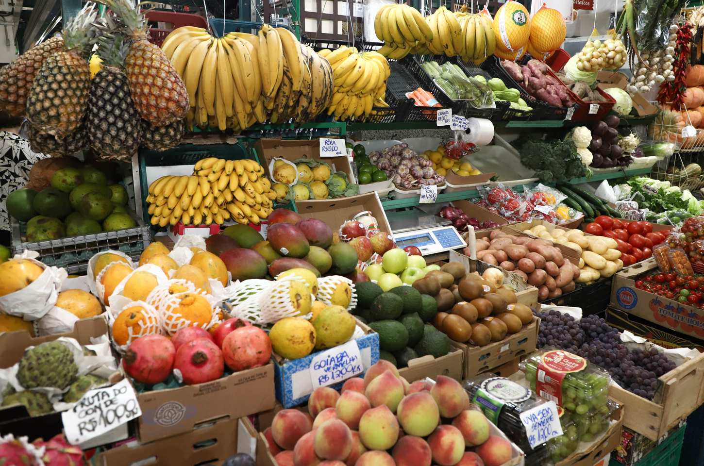 Preços de alimentos e bebidas caem pelo terceiro mês seguido no Paraná