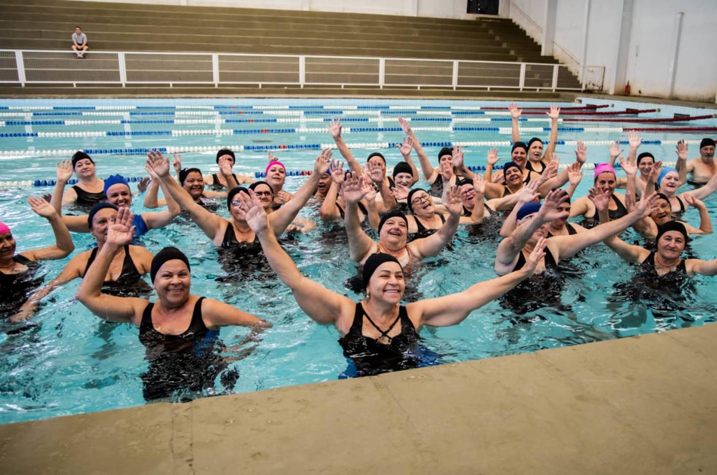 Prefeitura de Apucarana abre inscrições online para natação e hidroginástica gratuitas