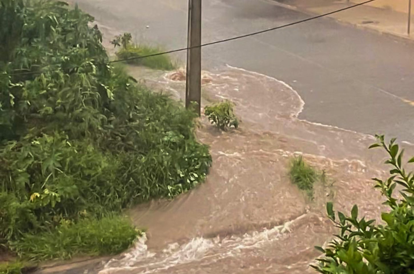 Prefeitura de Apucarana descarta entupimento em bueiros após chuva forte