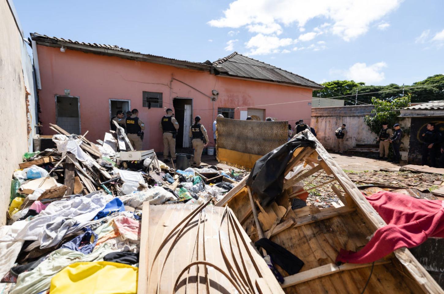 Prefeitura de Apucarana fiscaliza pensionato irregular após denúncias de tráfico e violência