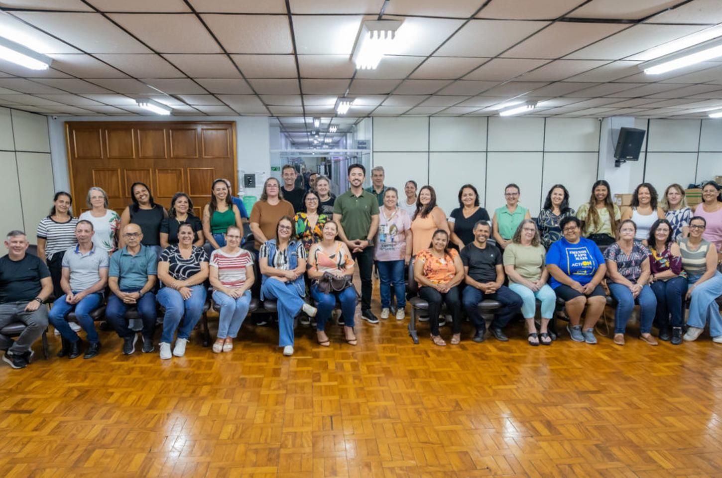 Prefeitura de Apucarana homenageia servidores municipais com café da tarde