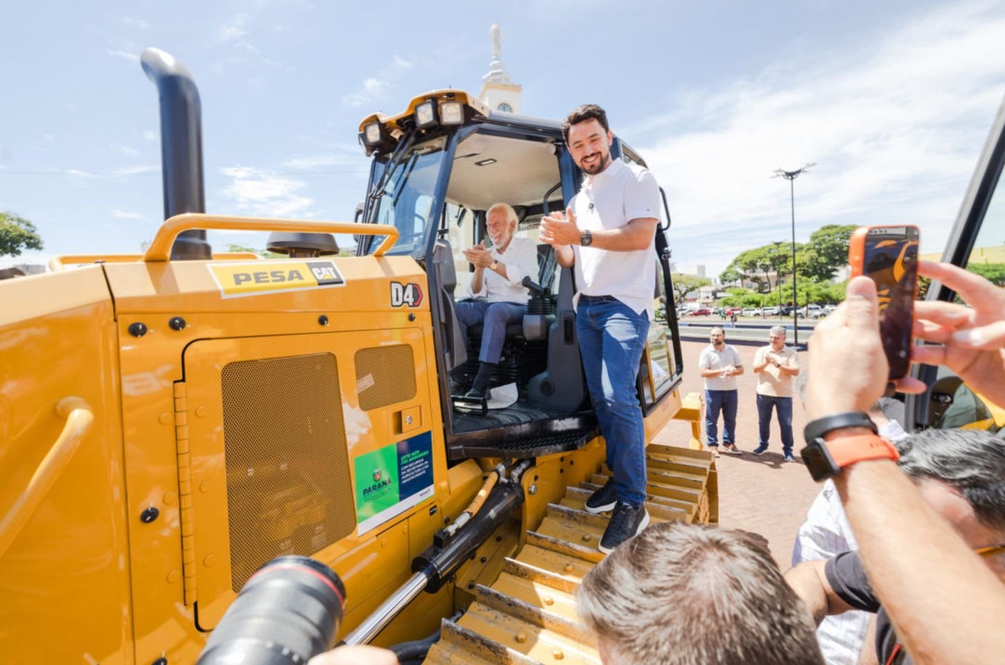 Prefeitura de Apucarana reforça frota de máquinas para manutenção de estradas rurais