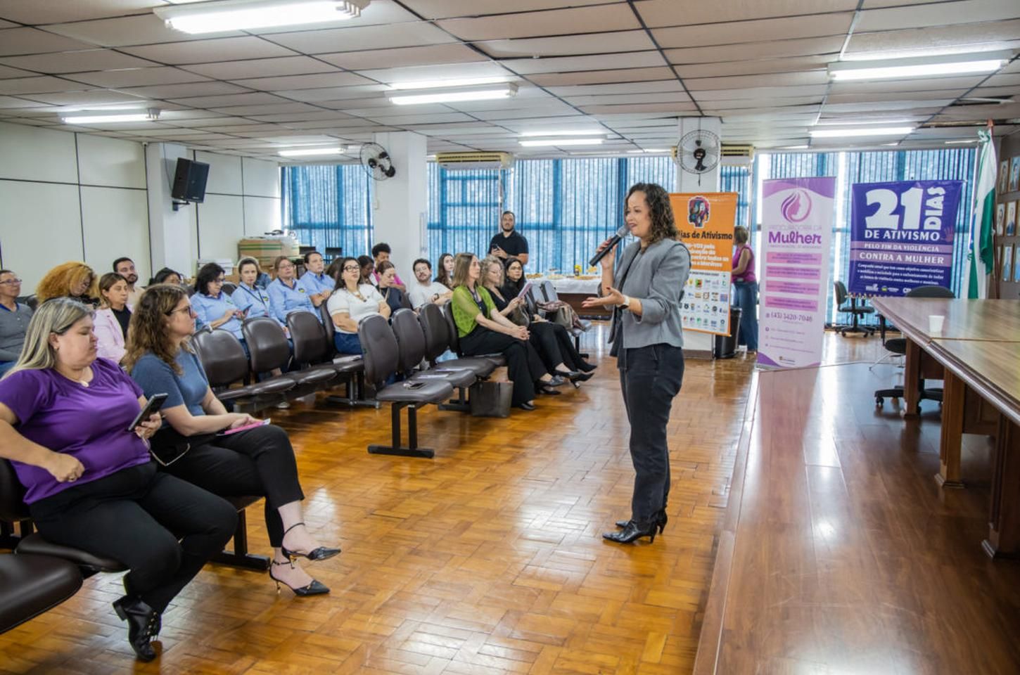 Prefeitura e Câmara de Apucarana reforçam rede de proteção à mulher em capacitação