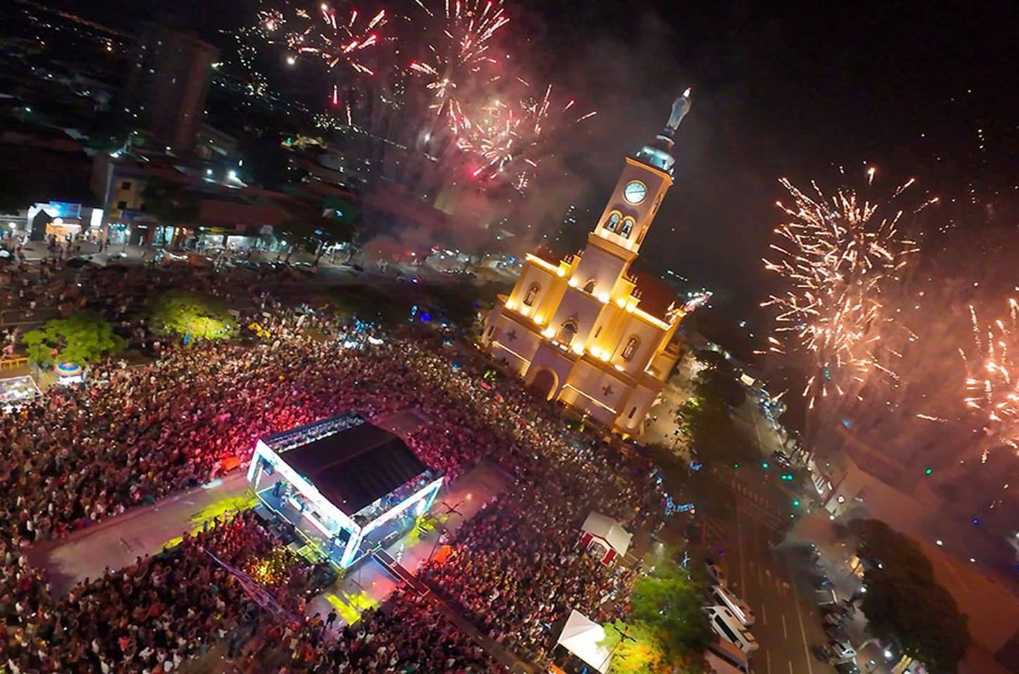 Prefeitura encerra Natal da Família 2025 com show do Pixote e anuncia agenda de aniversário