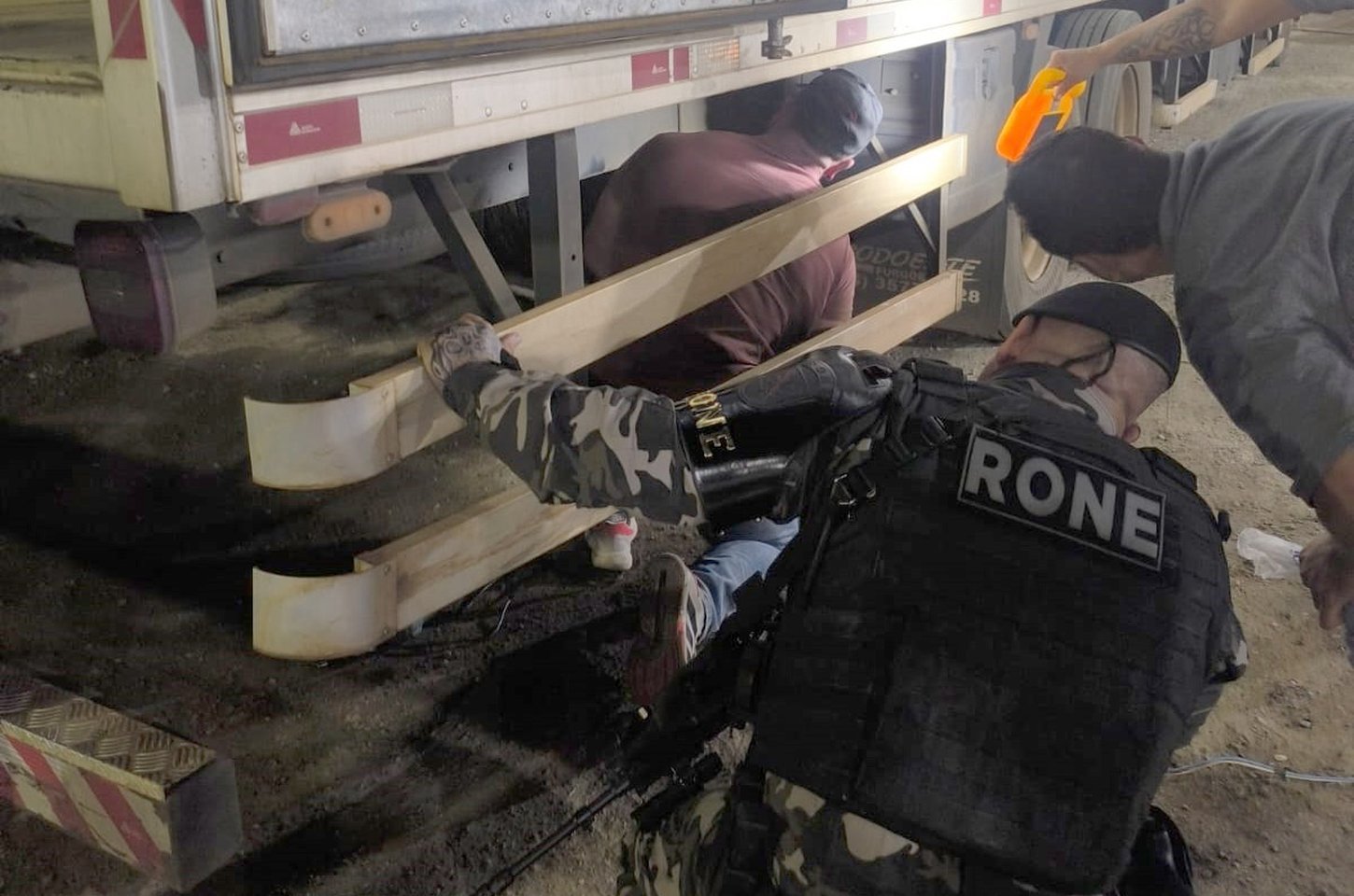 Prisão e apreensão de 40 mil cigarros eletrônicos em Campina Grande do Sul