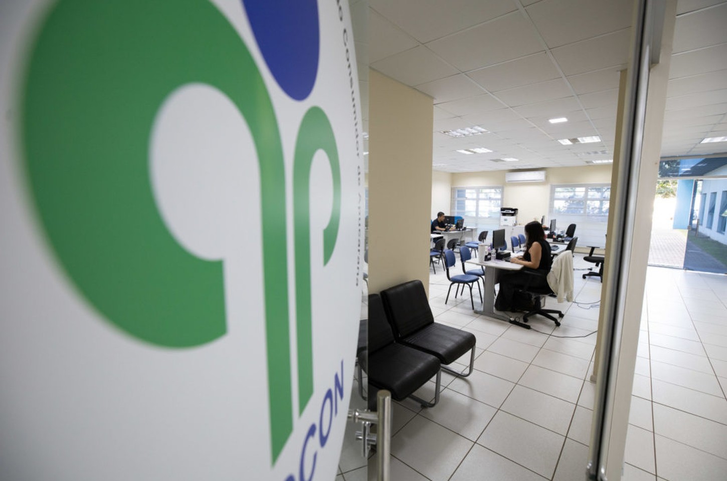 Procon Apucarana orienta sobre adesão ao Desenrola Brasil 2026
