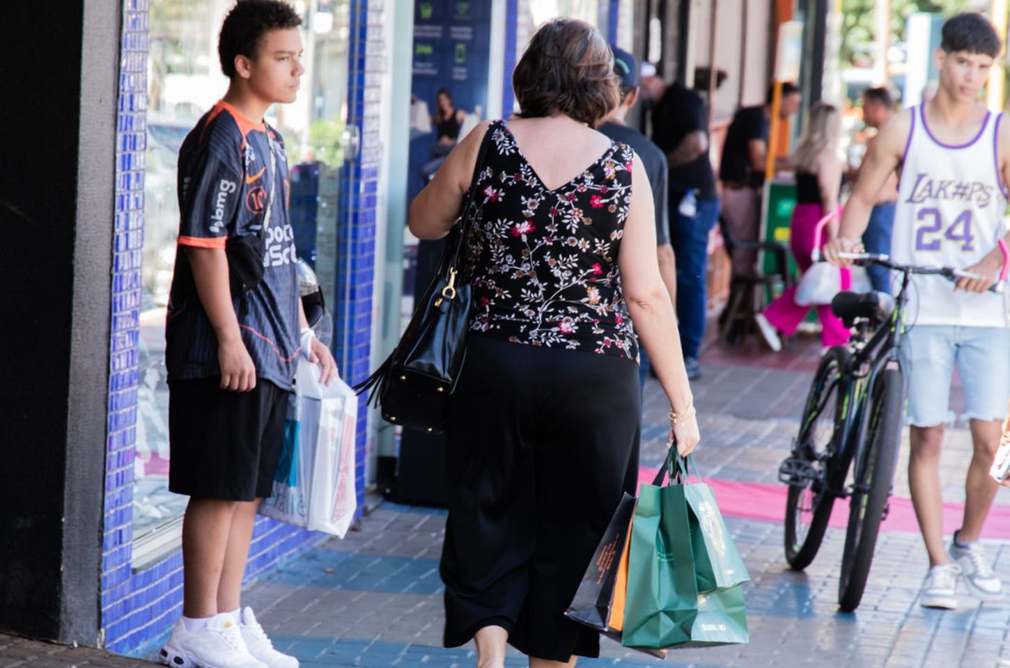 Procon de Apucarana orienta consumidores sobre compras seguras no fim de ano