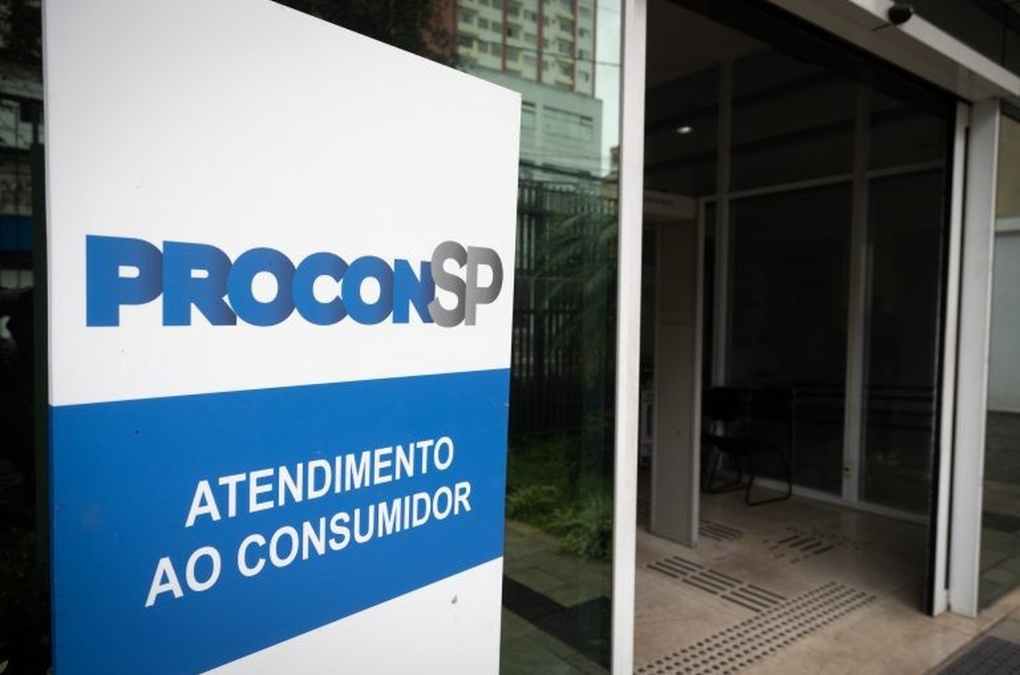 Procon-SP alerta: 40% dos apostadores se endividam com 'bets'