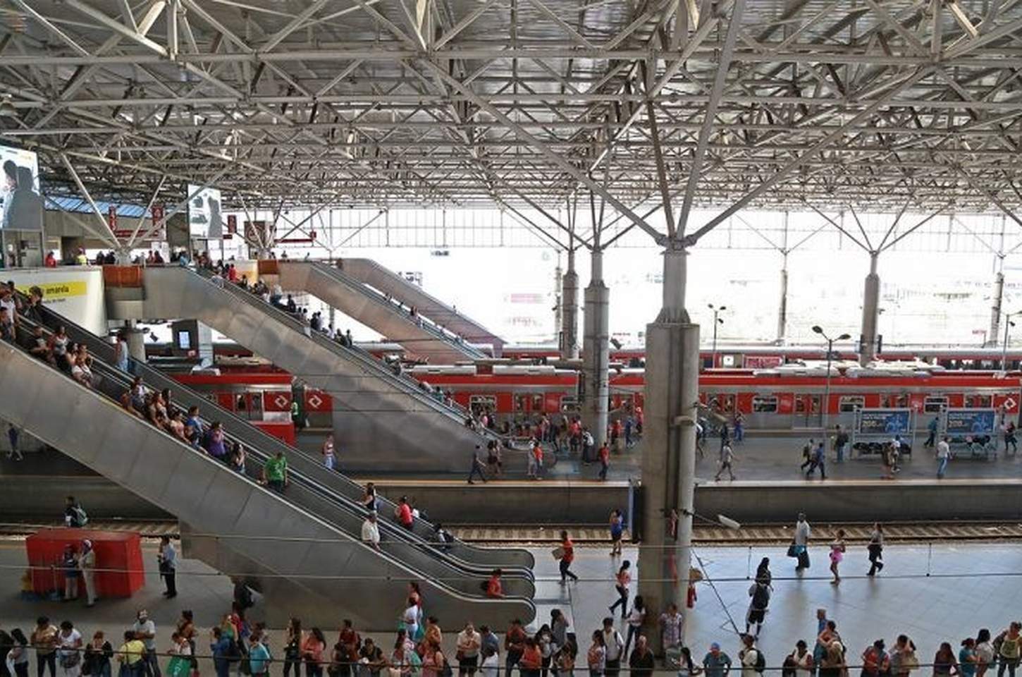 Procon-SP atende passageiros da CPTM durante Semana do Consumidor