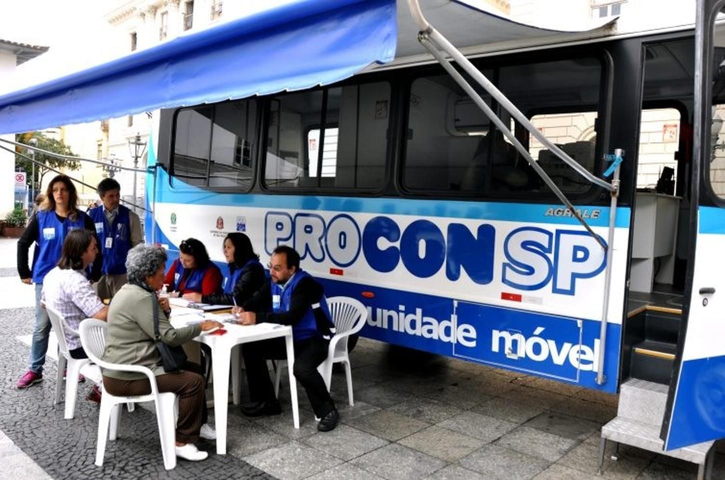 Procon-SP leva atendimento à Avenida Paulista durante Semana do Consumidor