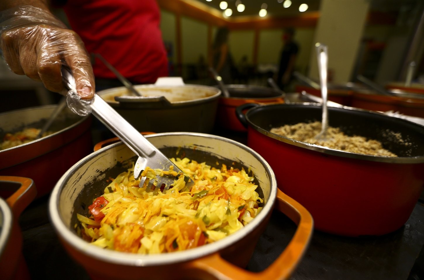 Procon-SP revela disparidade de preços em restaurantes por quilo em São Paulo