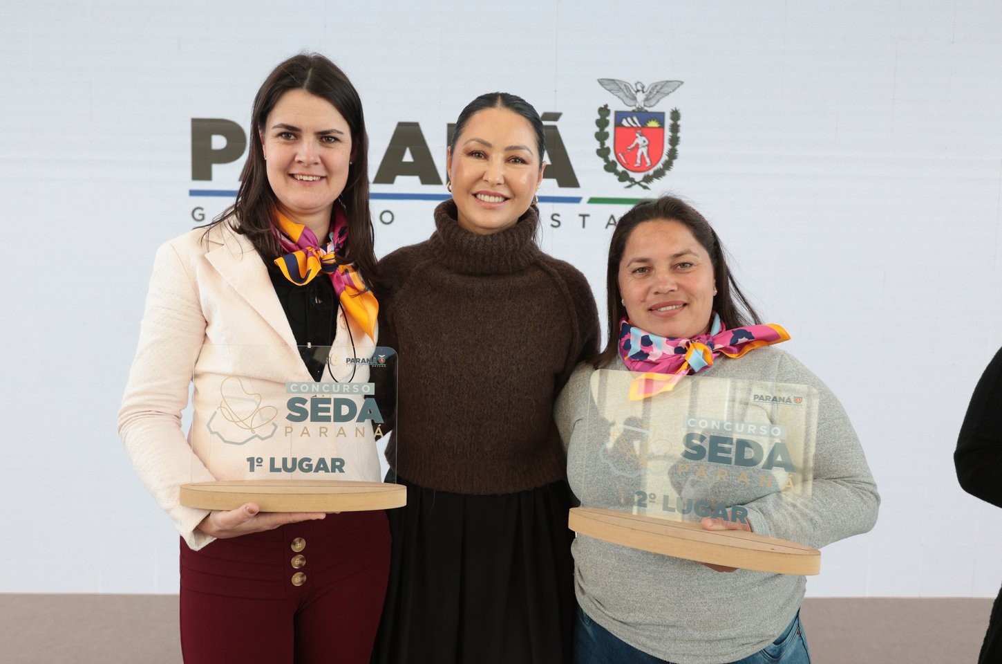 Produtoras de seda do Paraná embarcam para festival mundial na França