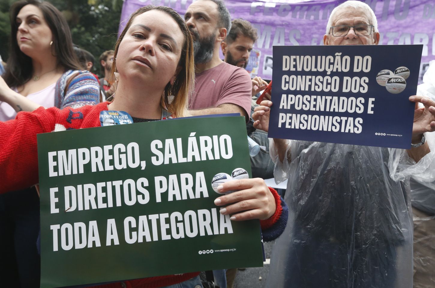 Professores estaduais de São Paulo entram em greve por reajuste e valorização